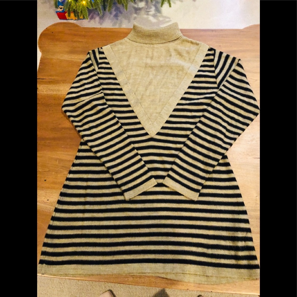 Women’s knit sweater size Med